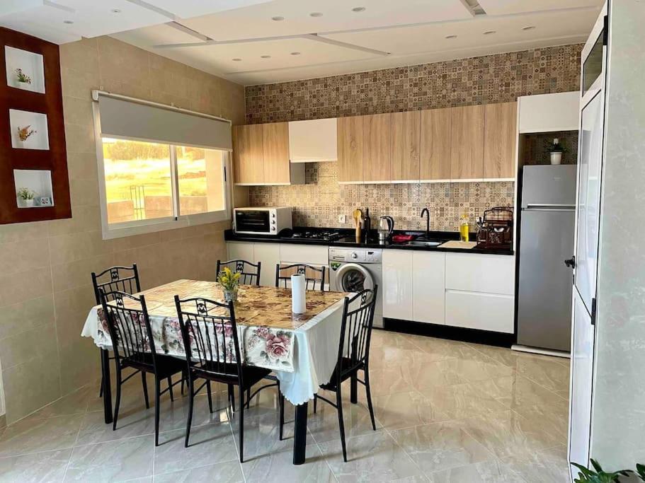 Appartement Pour Famille Avec Enfant Al Hoceima Exterior photo